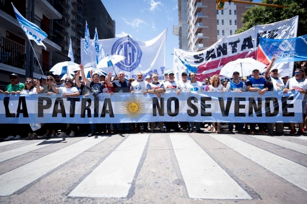 La patria no se vende”: Trabajadores argentinos realizan paro de 24 horas contra políticas de Milei | UTMIDES